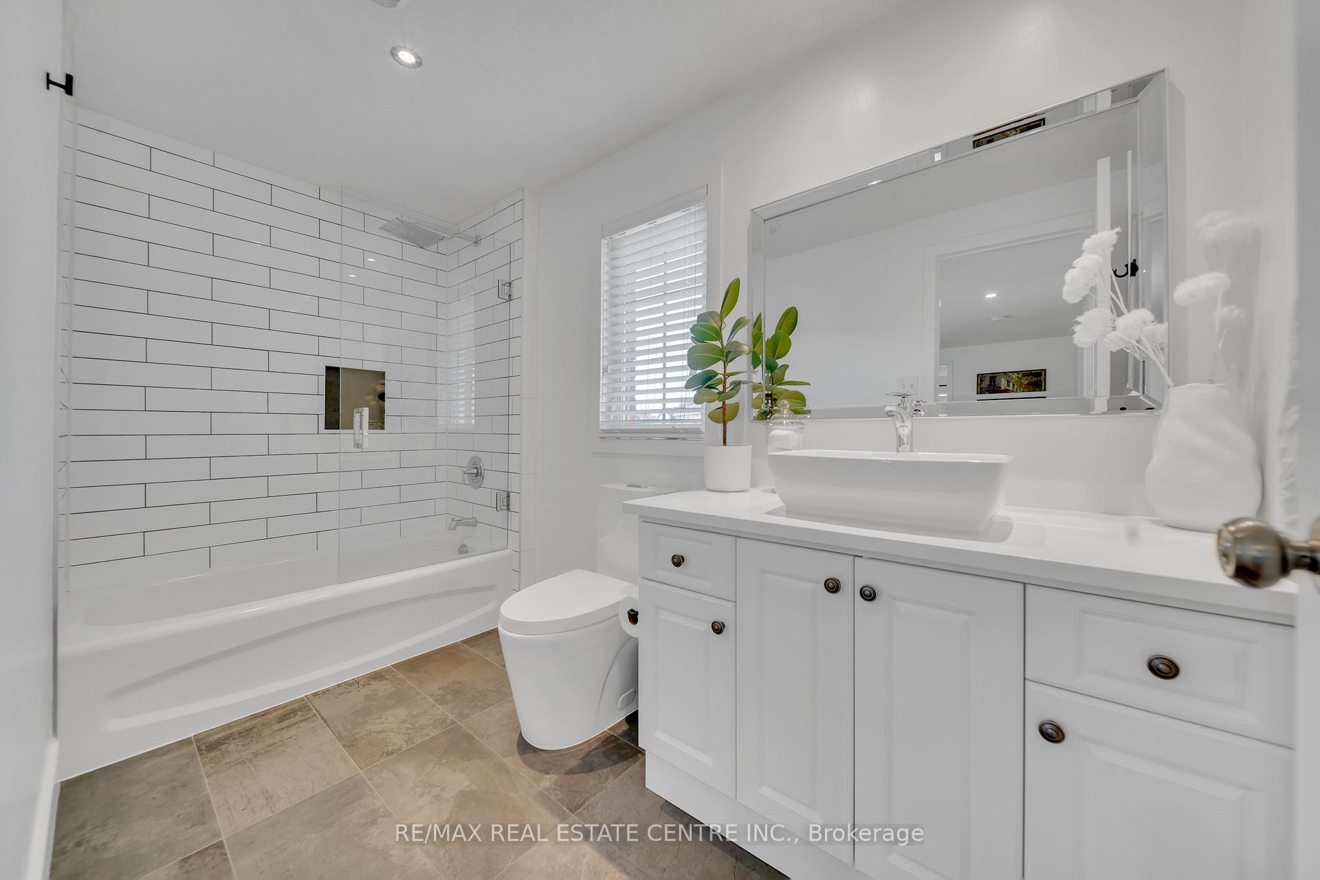 Photo 22 of 15 Yarrow Court, Kitchener — HOMEH