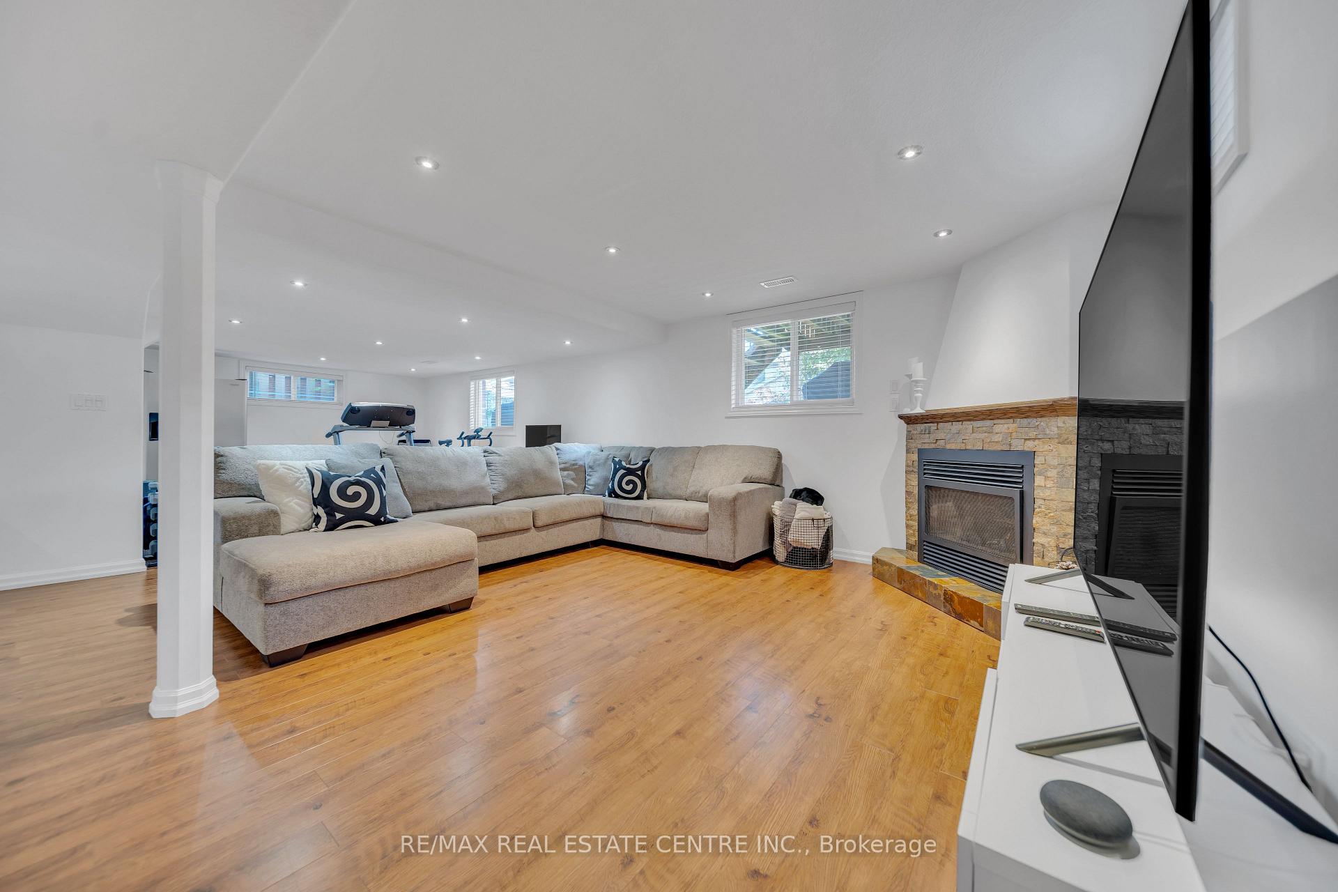 Photo 23 of 15 Yarrow Court, Kitchener — HOMEH