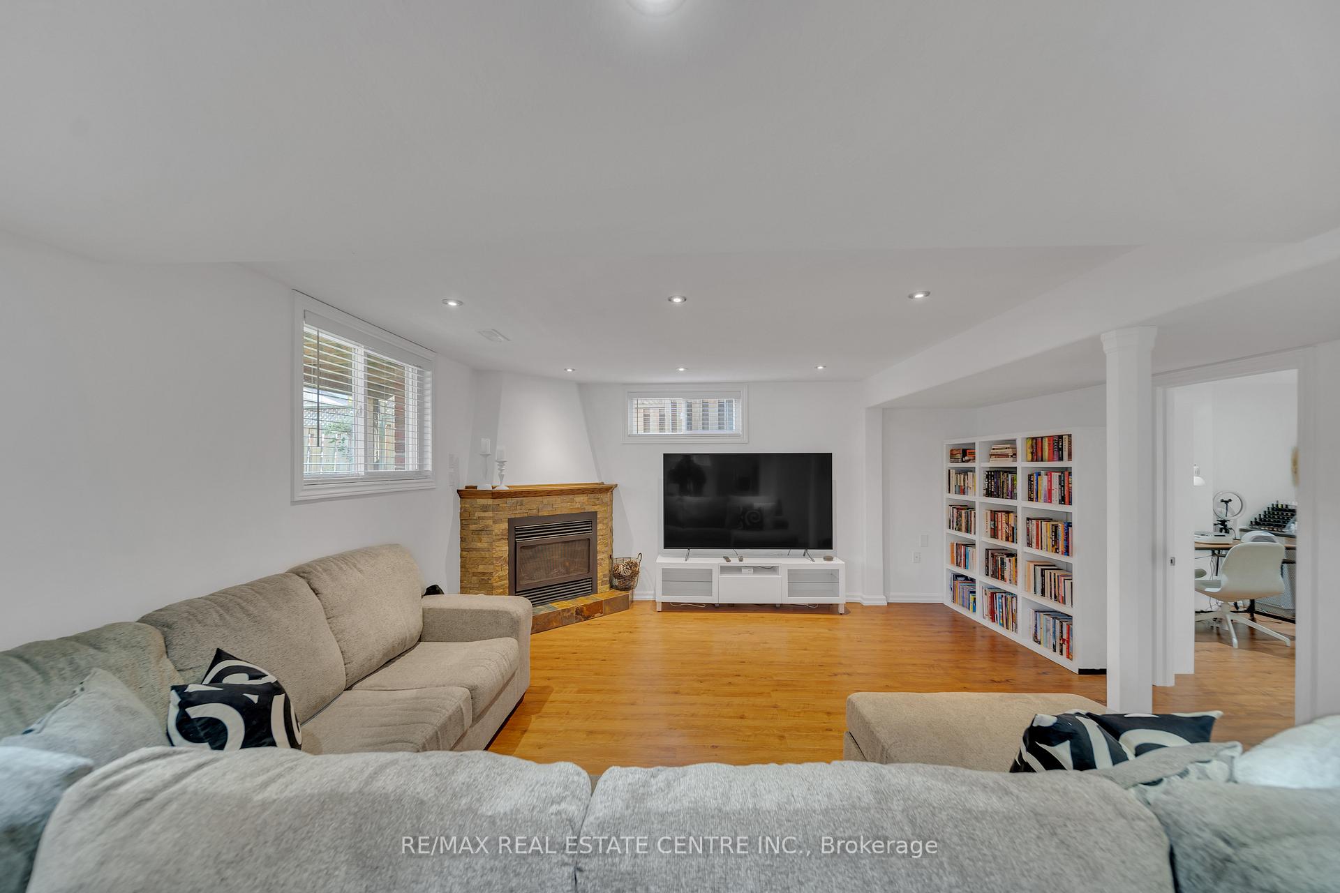 Photo 19 of 15 Yarrow Court, Kitchener — HOMEH