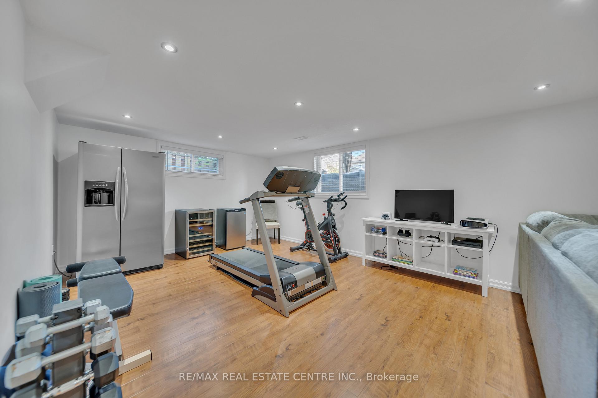 Photo 33 of 15 Yarrow Court, Kitchener — HOMEH