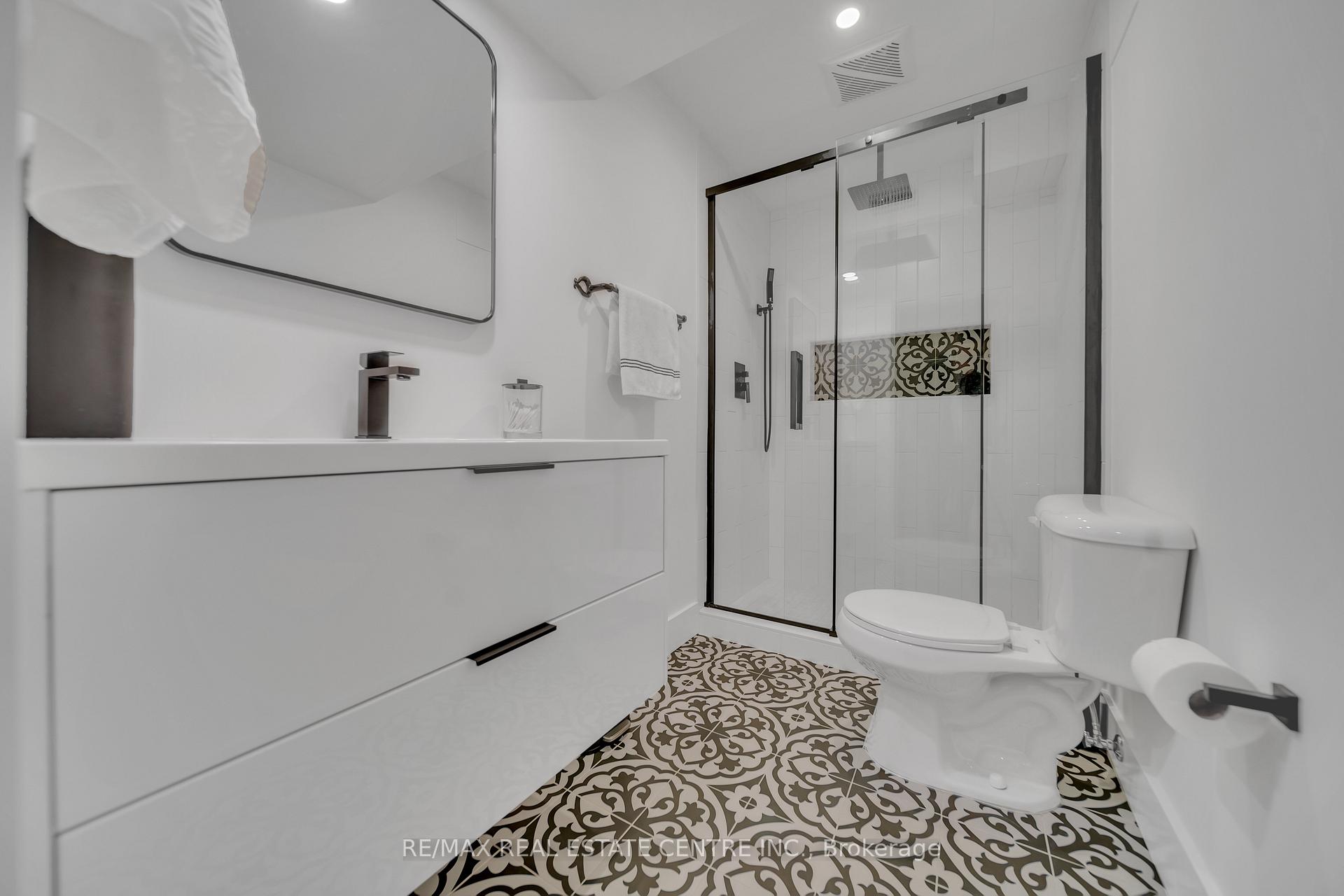Photo 25 of 15 Yarrow Court, Kitchener — HOMEH