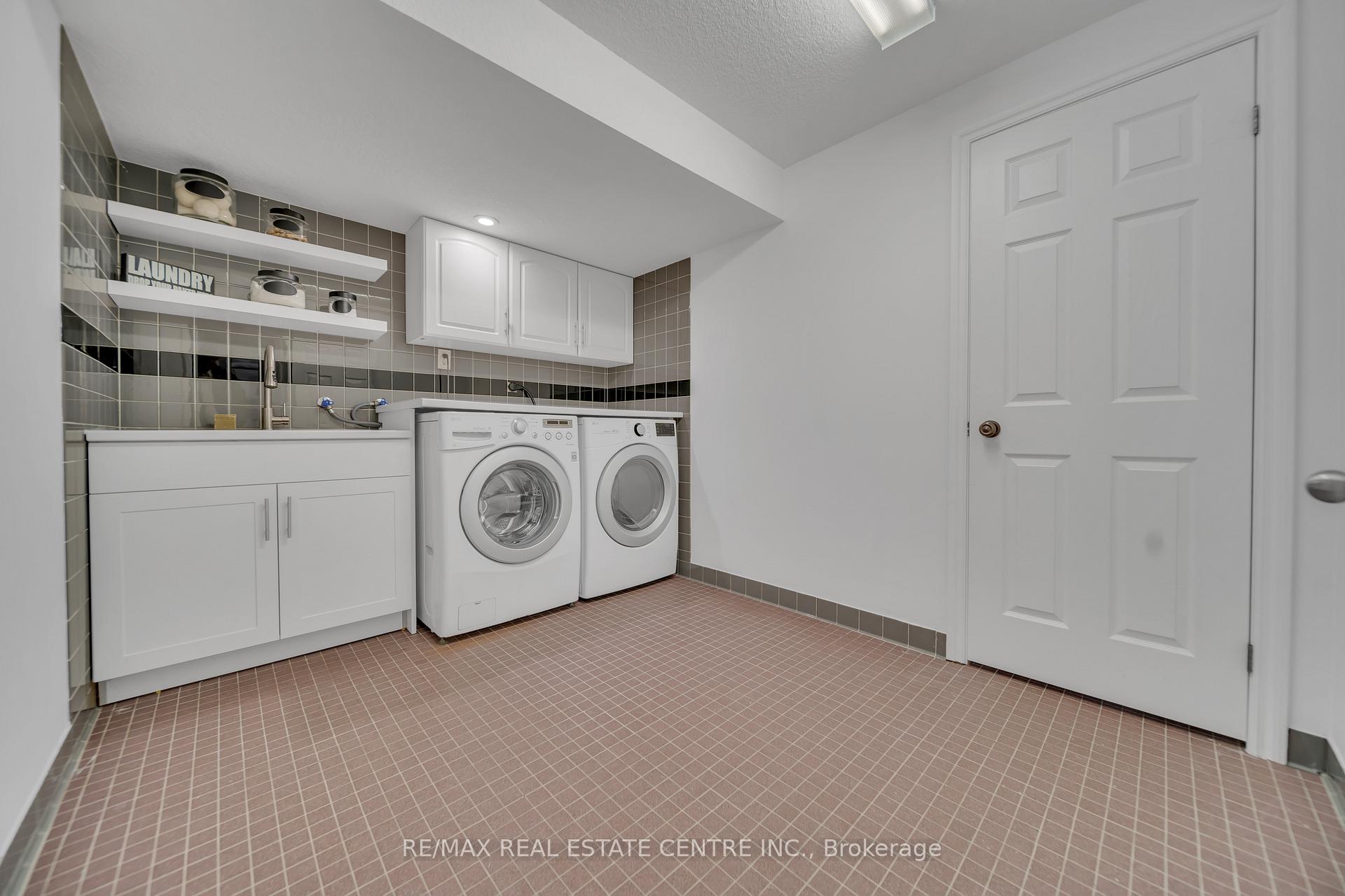 Photo 26 of 15 Yarrow Court, Kitchener — HOMEH
