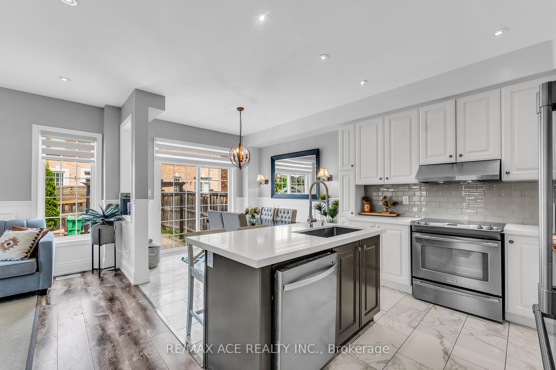 Photo 5 of 51 Long Branch Trail, Brampton, Bram East — HOMEH