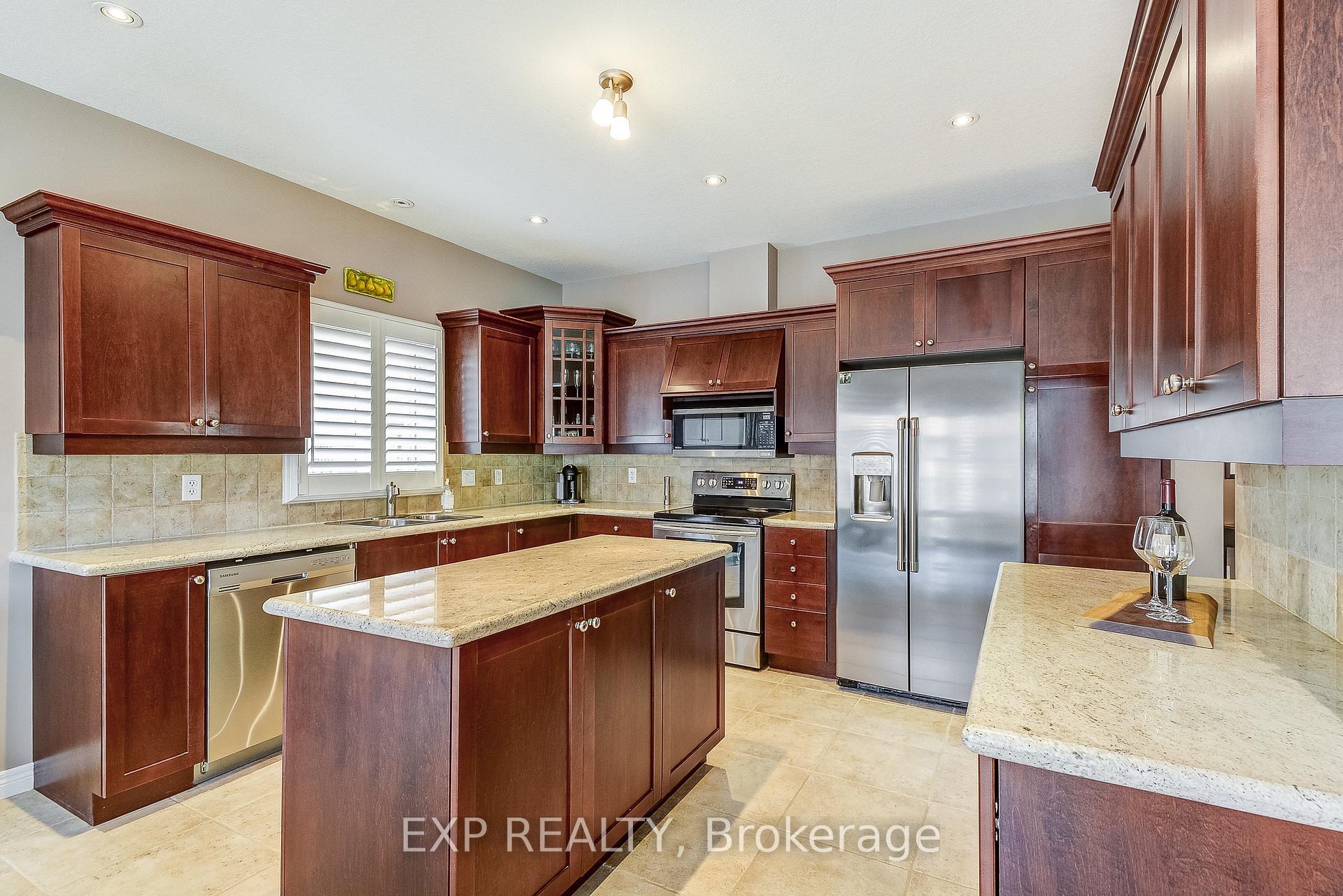 Photo 2 of 3 Cowper Court, Hamilton, Dundas — HOMEH