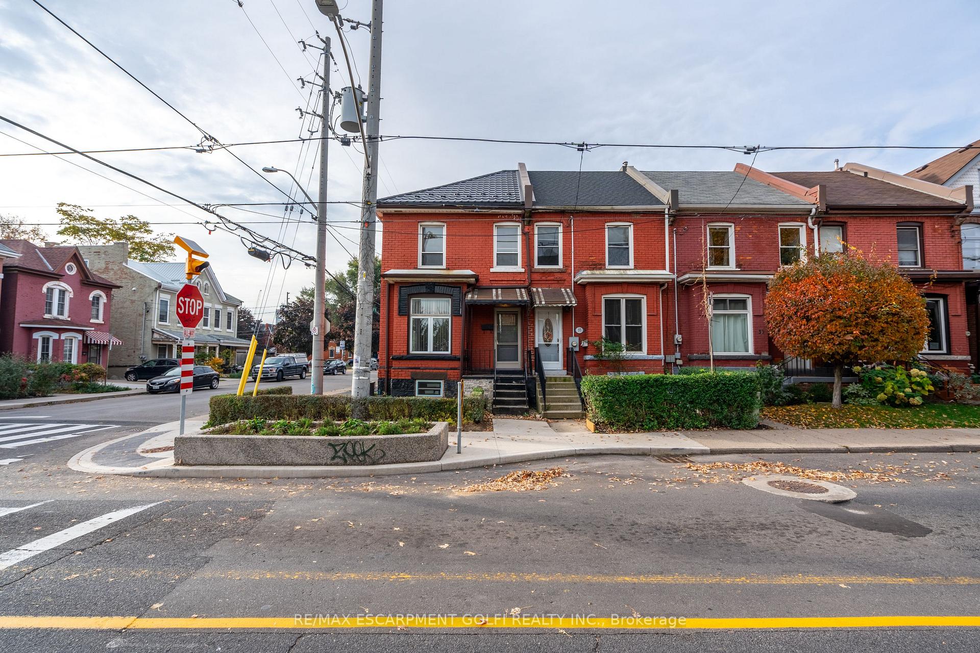 Photo 7 of 35 Barton Street W, Hamilton, Strathcona — HOMEH