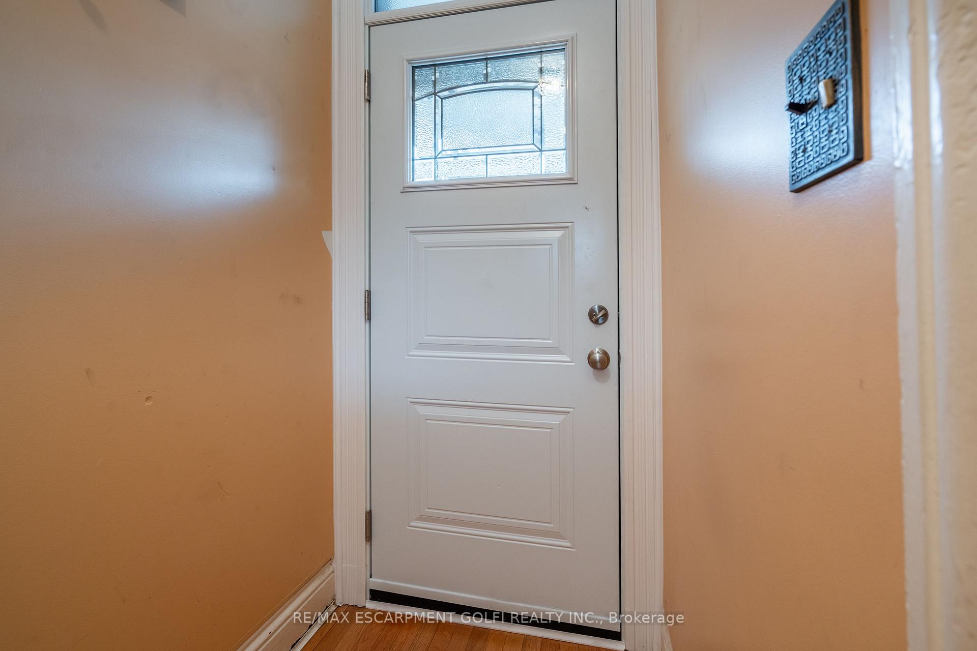 Photo 23 of 35 Barton Street W, Hamilton, Strathcona — HOMEH