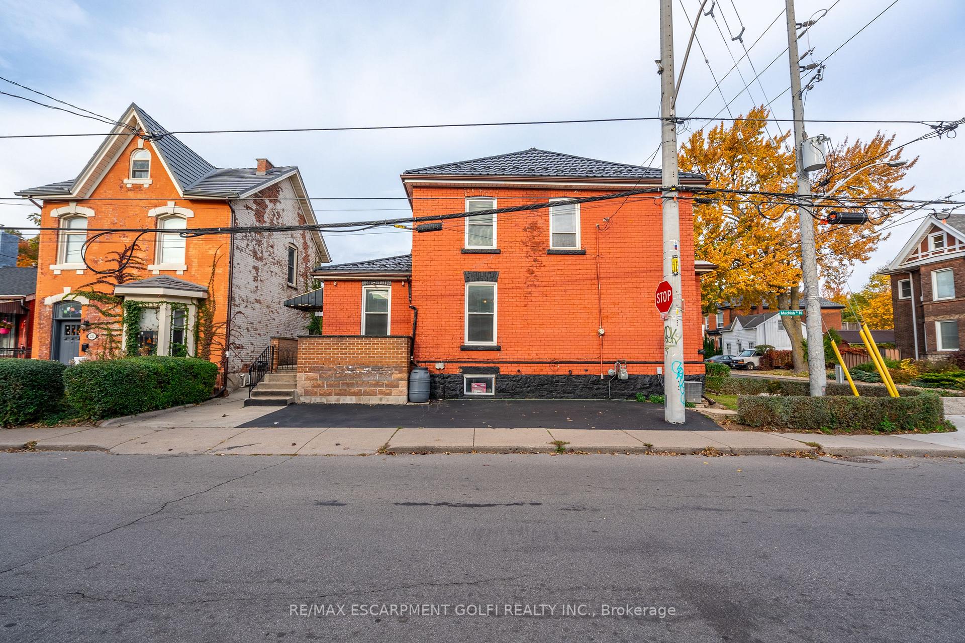 Photo 14 of 35 Barton Street W, Hamilton, Strathcona — HOMEH