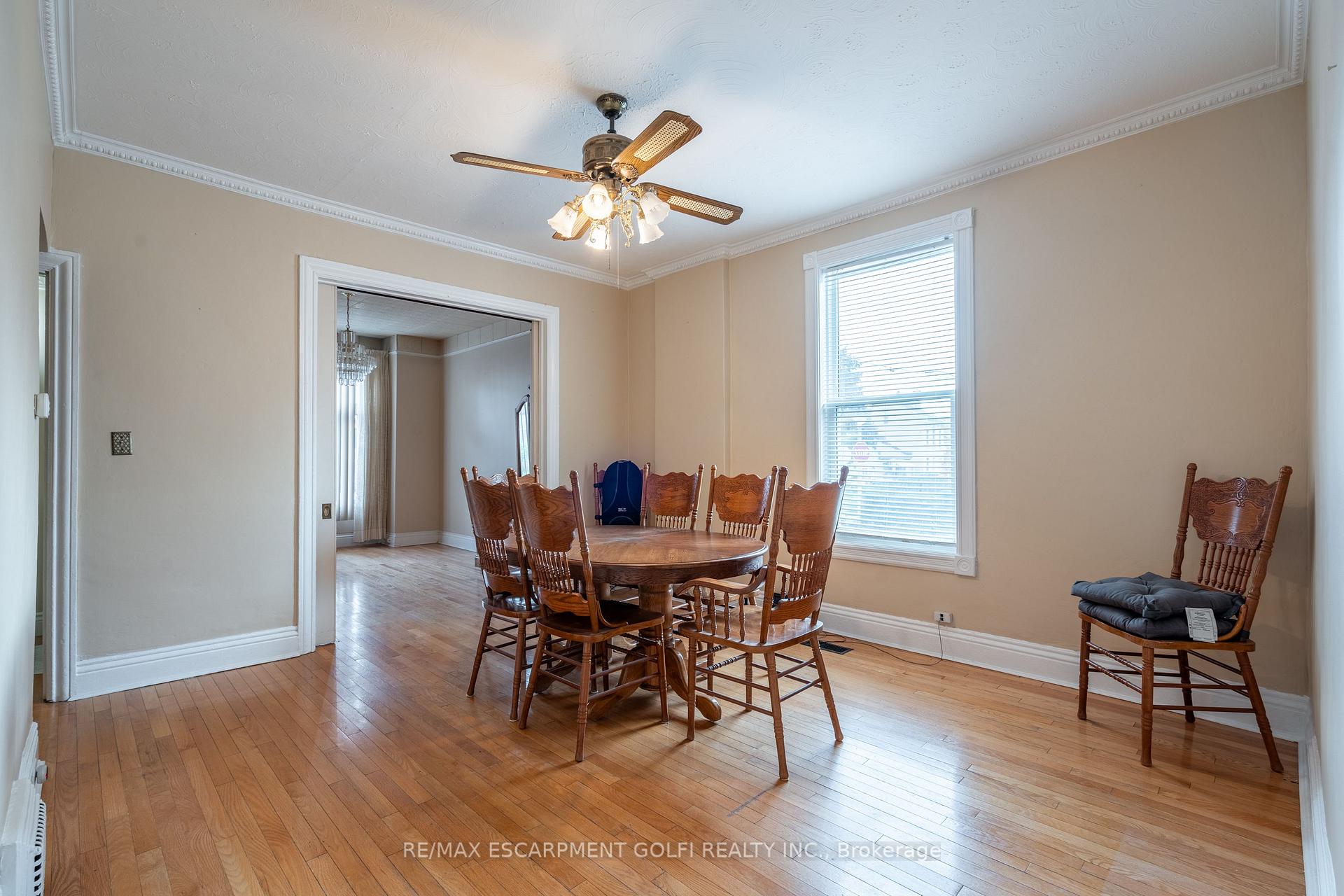 Photo 4 of 35 Barton Street W, Hamilton, Strathcona — HOMEH