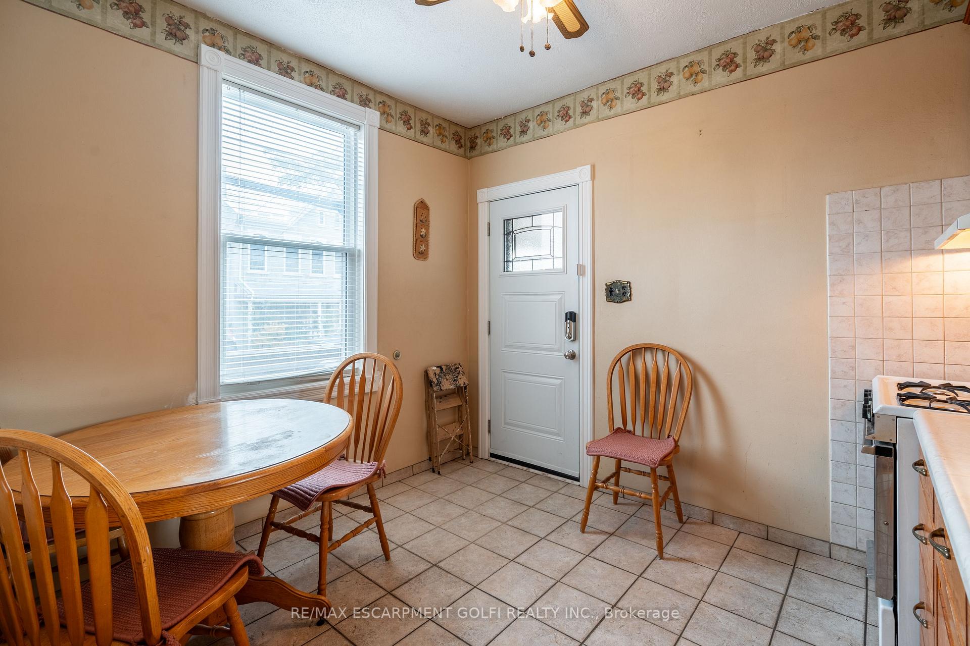 Photo 19 of 35 Barton Street W, Hamilton, Strathcona — HOMEH