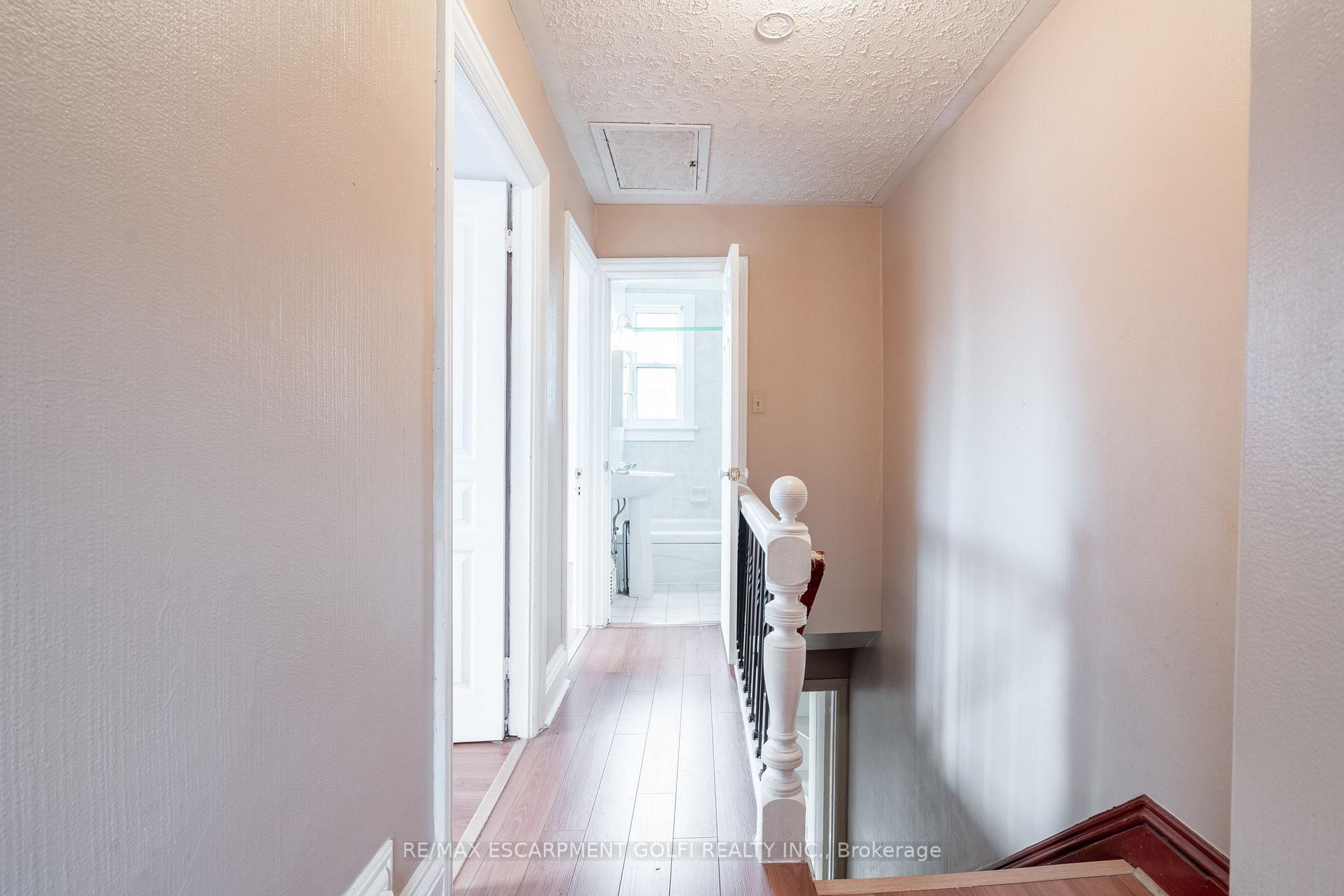 Photo 6 of 35 Barton Street W, Hamilton, Strathcona — HOMEH