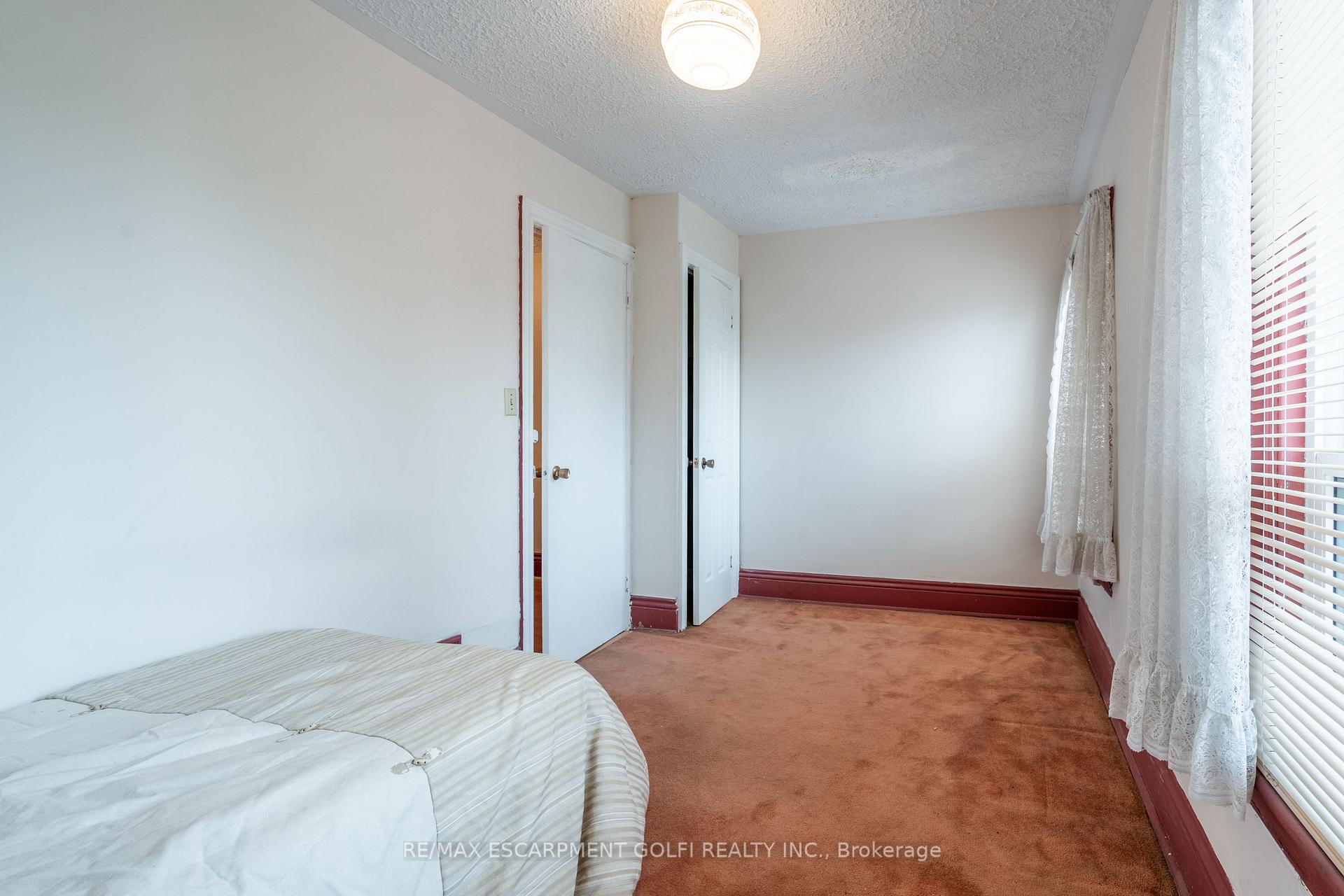 Photo 9 of 35 Barton Street W, Hamilton, Strathcona — HOMEH