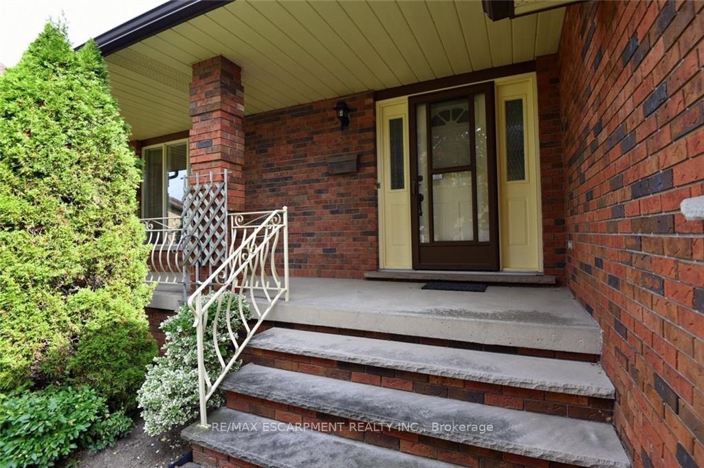 Photo 5 of 49 Nellida Crescent, Hamilton, Gurnett — HOMEH