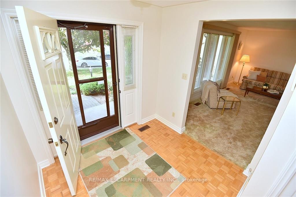 Photo 6 of 49 Nellida Crescent, Hamilton, Gurnett — HOMEH