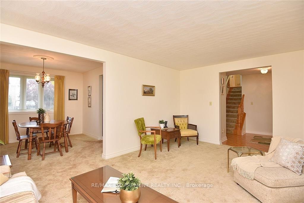 Photo 7 of 49 Nellida Crescent, Hamilton, Gurnett — HOMEH