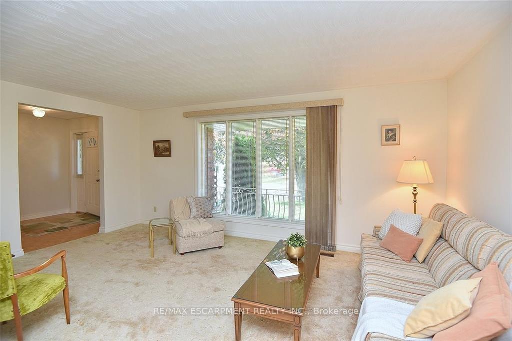 Photo 11 of 49 Nellida Crescent, Hamilton, Gurnett — HOMEH