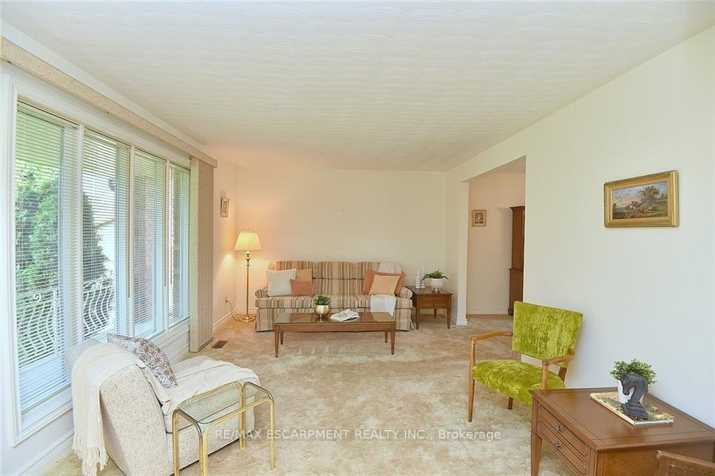 Photo 8 of 49 Nellida Crescent, Hamilton, Gurnett — HOMEH