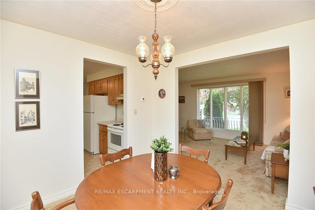 Photo 10 of 49 Nellida Crescent, Hamilton, Gurnett — HOMEH