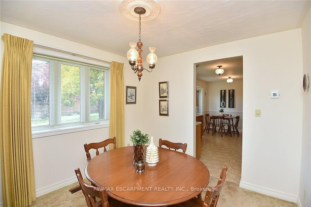 Photo 12 of 49 Nellida Crescent, Hamilton, Gurnett — HOMEH
