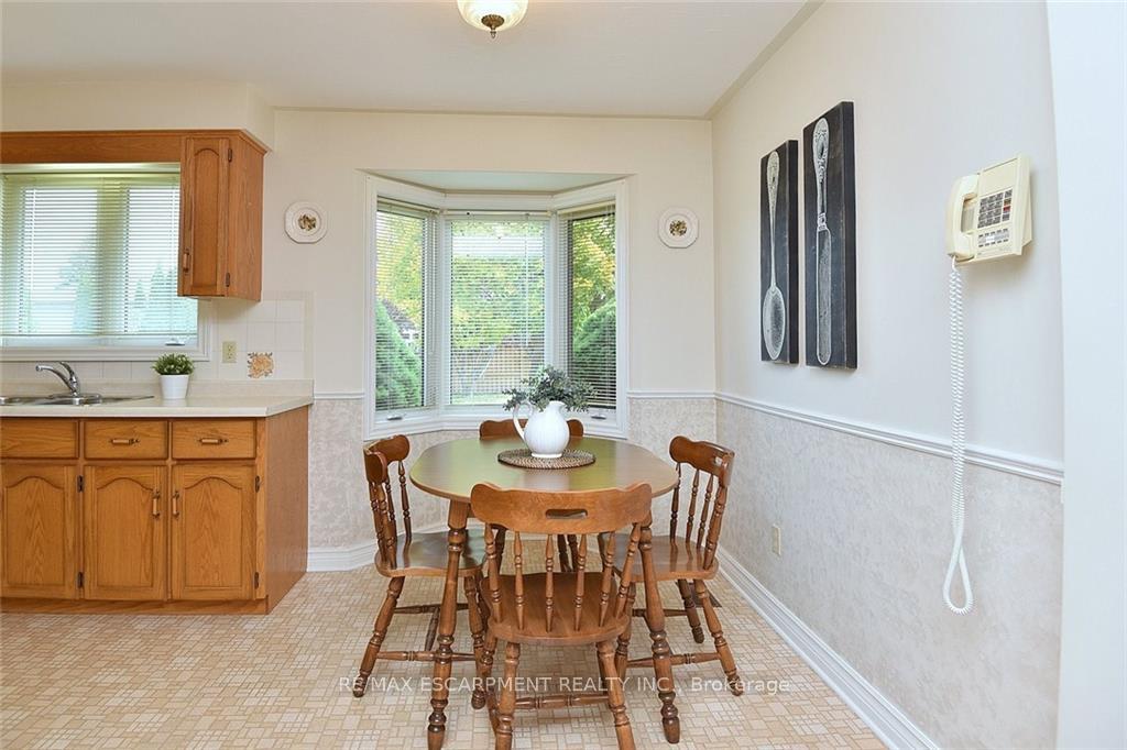 Photo 13 of 49 Nellida Crescent, Hamilton, Gurnett — HOMEH