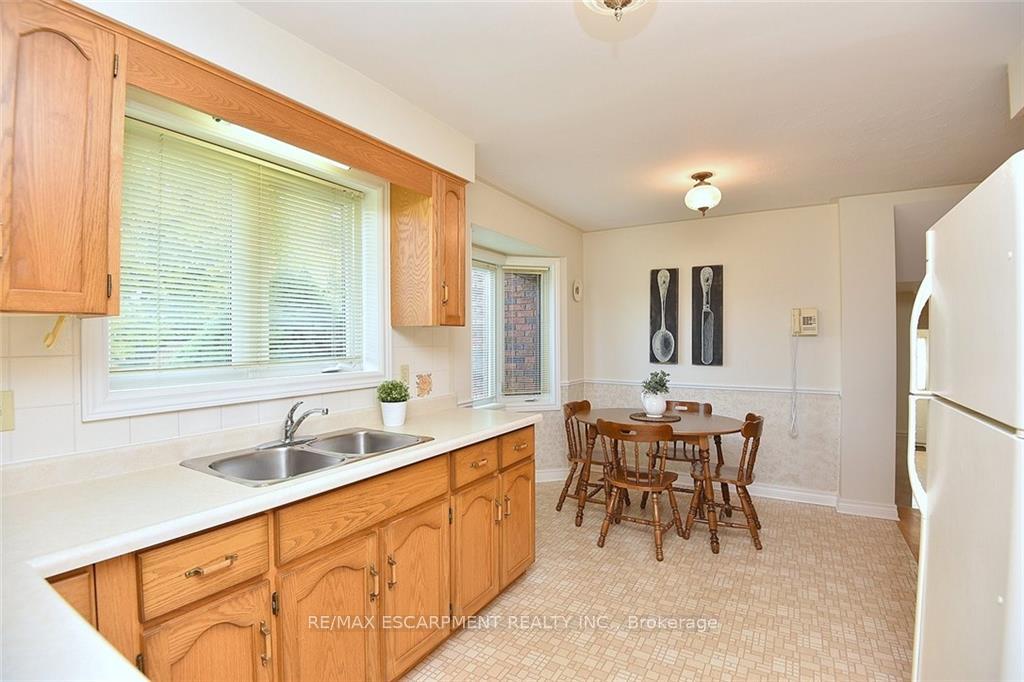 Photo 20 of 49 Nellida Crescent, Hamilton, Gurnett — HOMEH