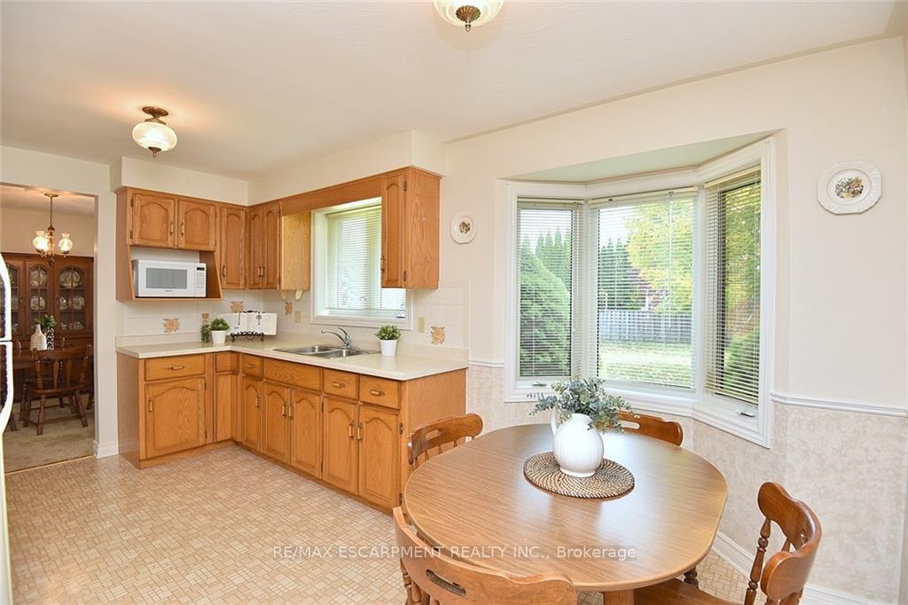 Photo 16 of 49 Nellida Crescent, Hamilton, Gurnett — HOMEH