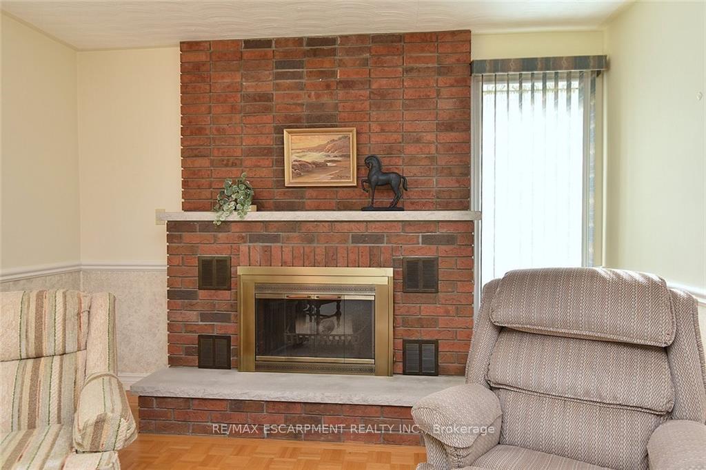 Photo 17 of 49 Nellida Crescent, Hamilton, Gurnett — HOMEH