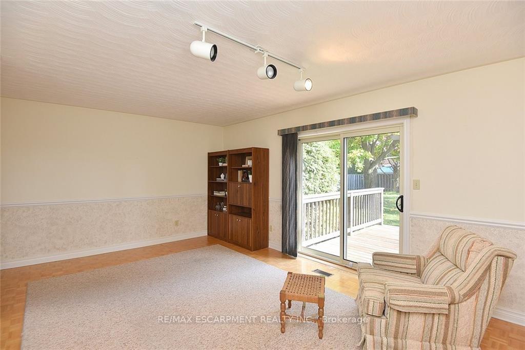 Photo 19 of 49 Nellida Crescent, Hamilton, Gurnett — HOMEH