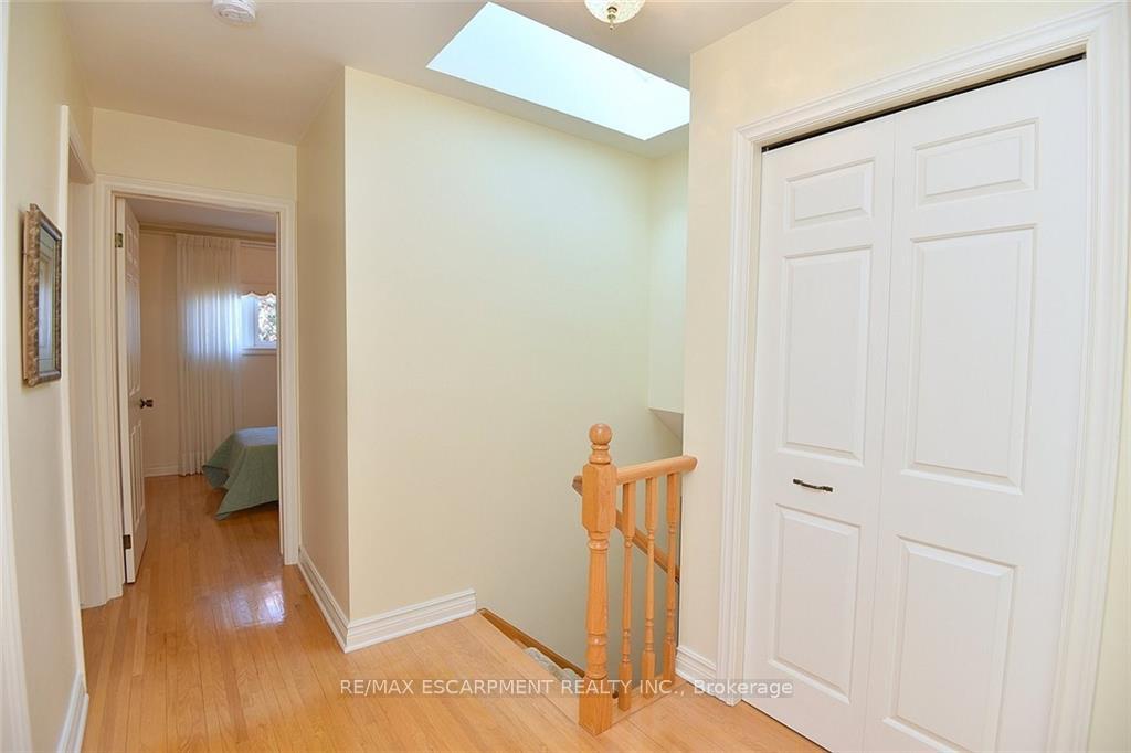 Photo 24 of 49 Nellida Crescent, Hamilton, Gurnett — HOMEH