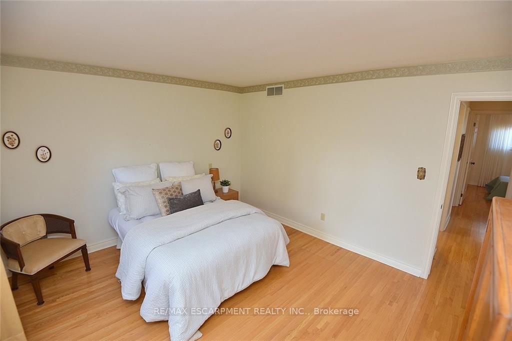 Photo 25 of 49 Nellida Crescent, Hamilton, Gurnett — HOMEH