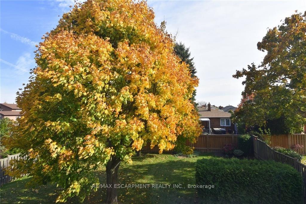 Photo 28 of 49 Nellida Crescent, Hamilton, Gurnett — HOMEH
