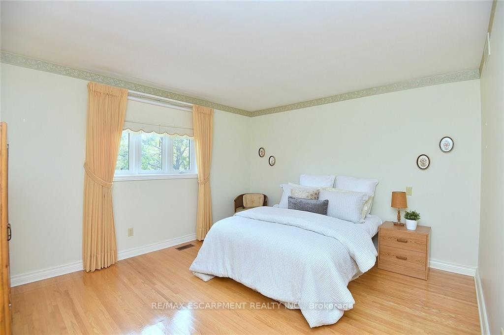 Photo 40 of 49 Nellida Crescent, Hamilton, Gurnett — HOMEH