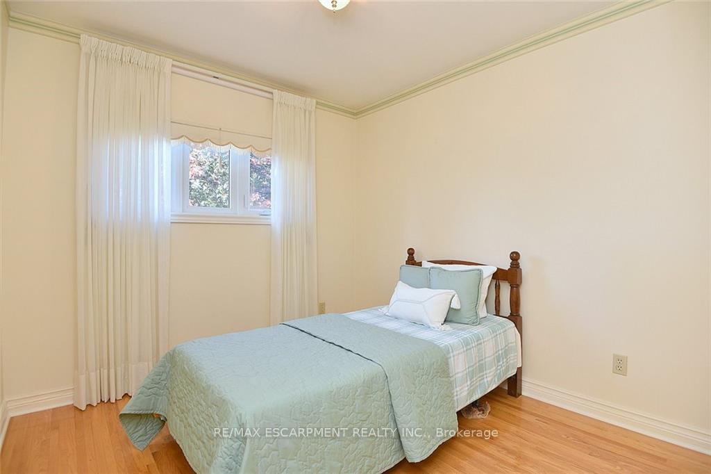 Photo 30 of 49 Nellida Crescent, Hamilton, Gurnett — HOMEH