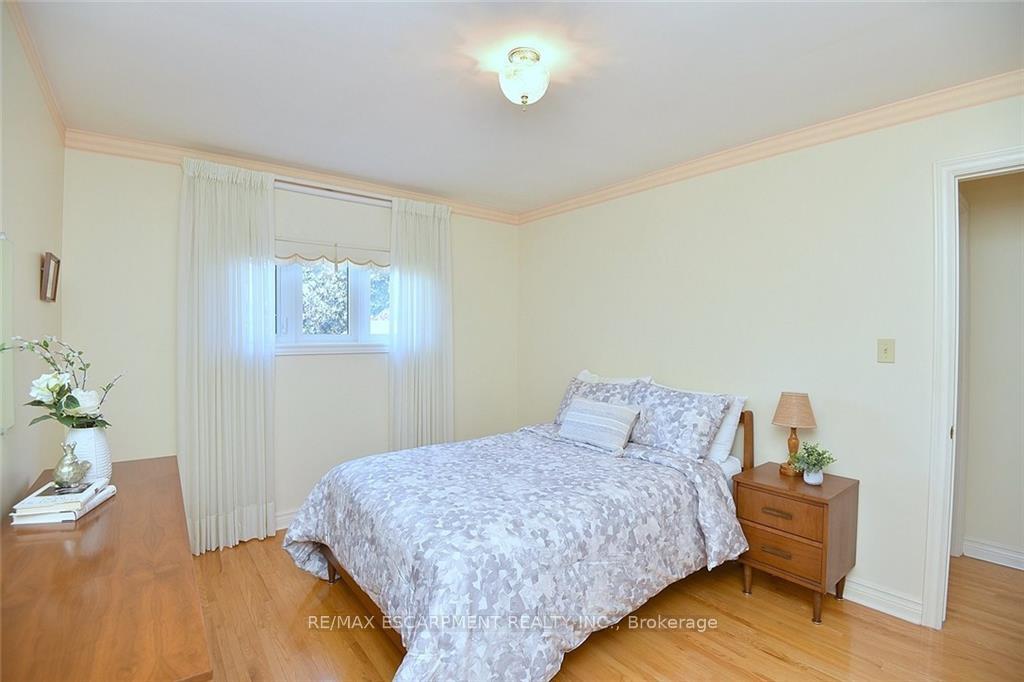 Photo 35 of 49 Nellida Crescent, Hamilton, Gurnett — HOMEH