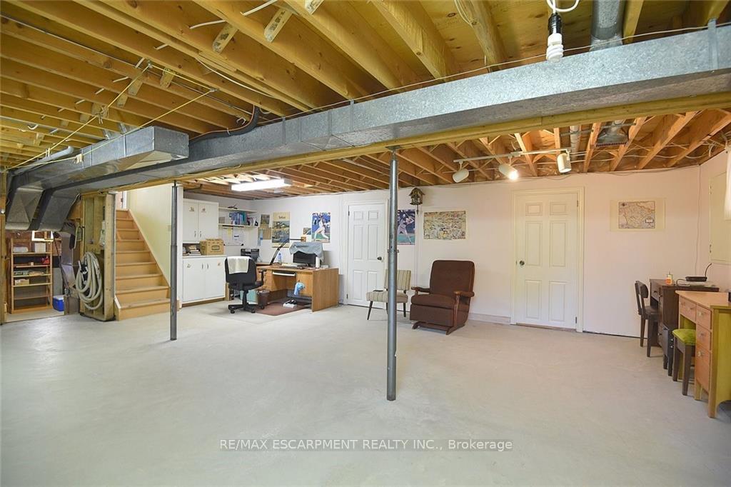 Photo 37 of 49 Nellida Crescent, Hamilton, Gurnett — HOMEH