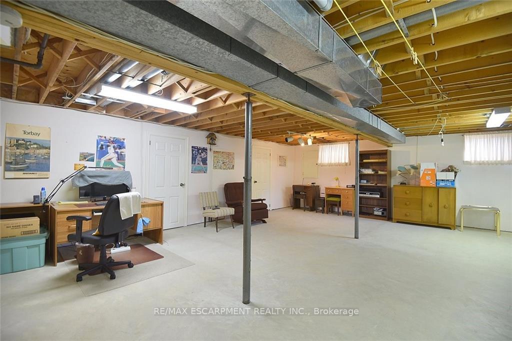 Photo 38 of 49 Nellida Crescent, Hamilton, Gurnett — HOMEH