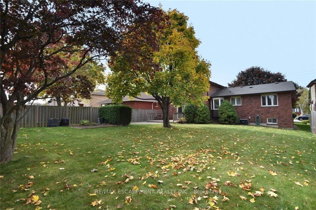 Photo 39 of 49 Nellida Crescent, Hamilton, Gurnett — HOMEH