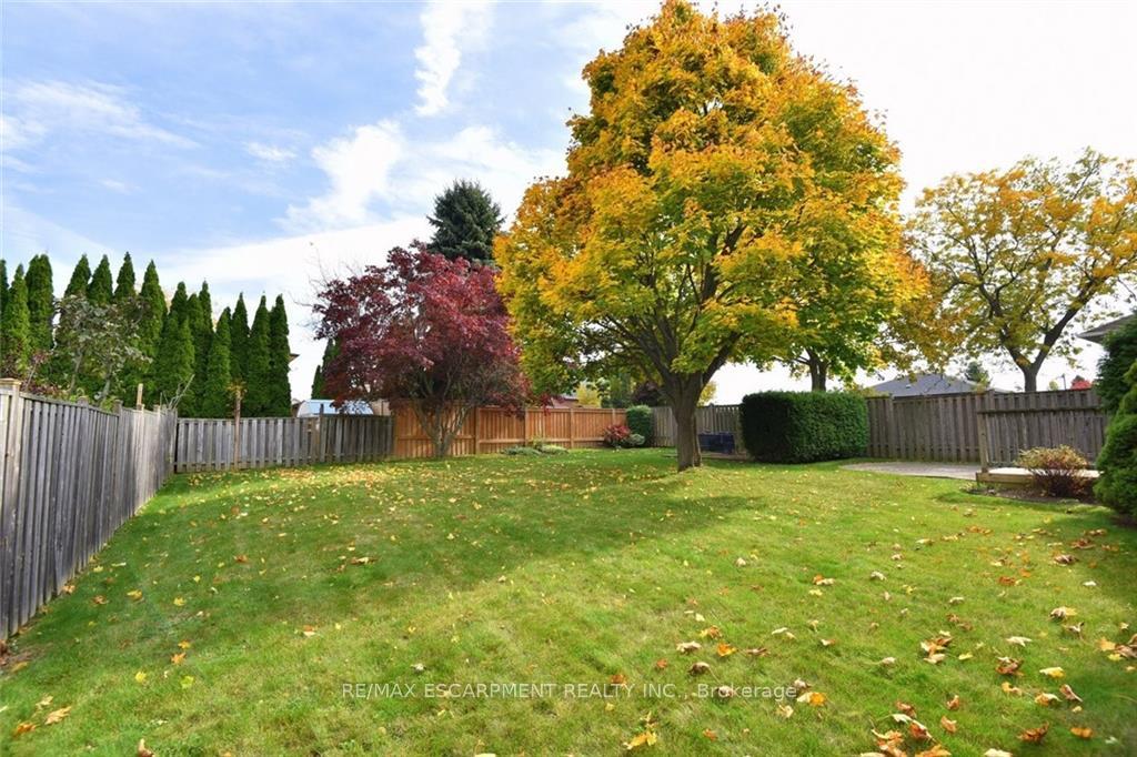 Photo 34 of 49 Nellida Crescent, Hamilton, Gurnett — HOMEH