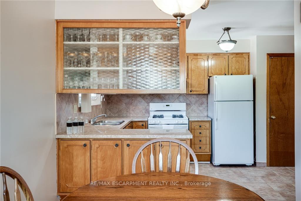 Photo 11 of 49 Anson Avenue, Hamilton, Lisgar — HOMEH