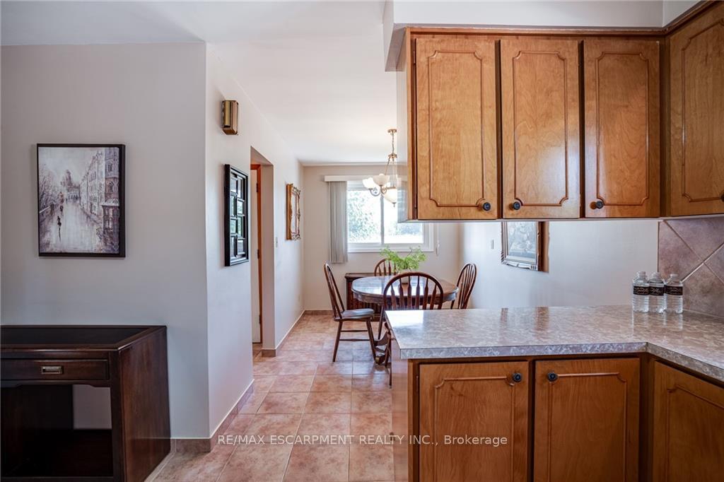 Photo 12 of 49 Anson Avenue, Hamilton, Lisgar — HOMEH