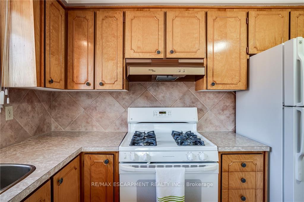 Photo 21 of 49 Anson Avenue, Hamilton, Lisgar — HOMEH