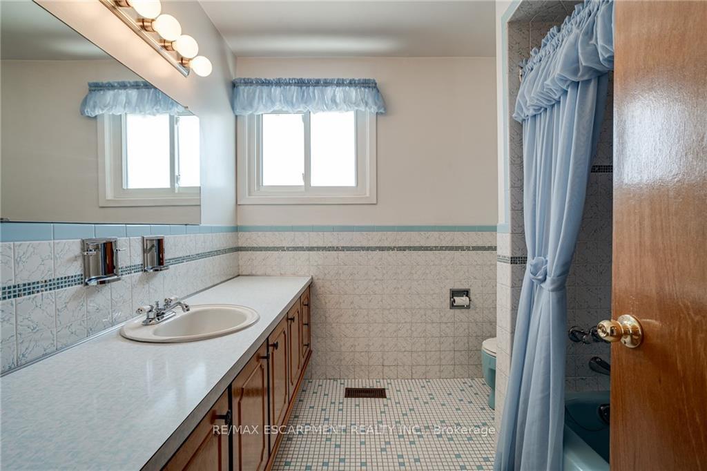 Photo 17 of 49 Anson Avenue, Hamilton, Lisgar — HOMEH