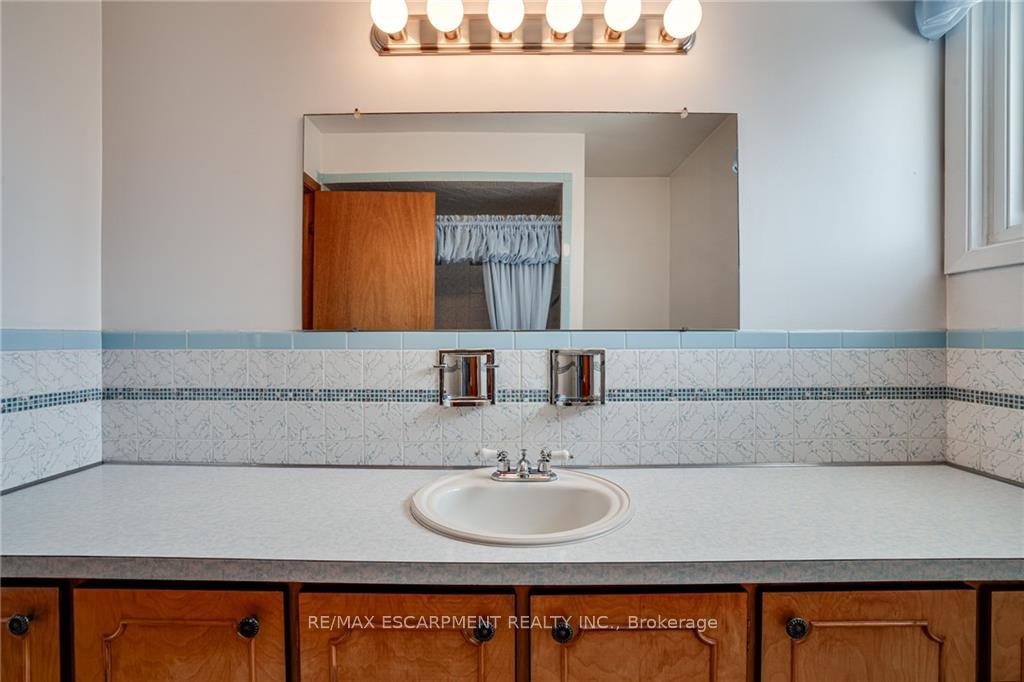 Photo 25 of 49 Anson Avenue, Hamilton, Lisgar — HOMEH