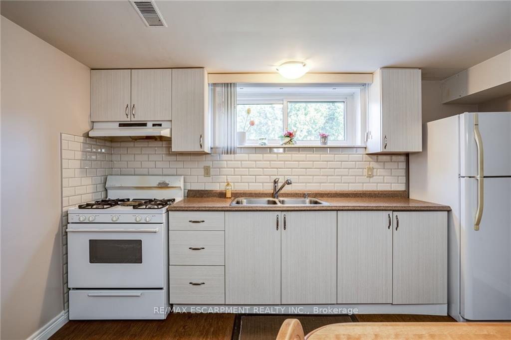 Photo 23 of 49 Anson Avenue, Hamilton, Lisgar — HOMEH