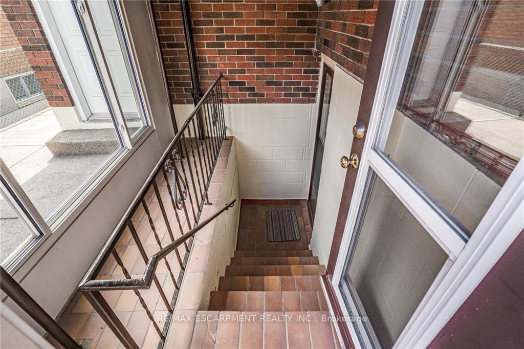 Photo 30 of 49 Anson Avenue, Hamilton, Lisgar — HOMEH