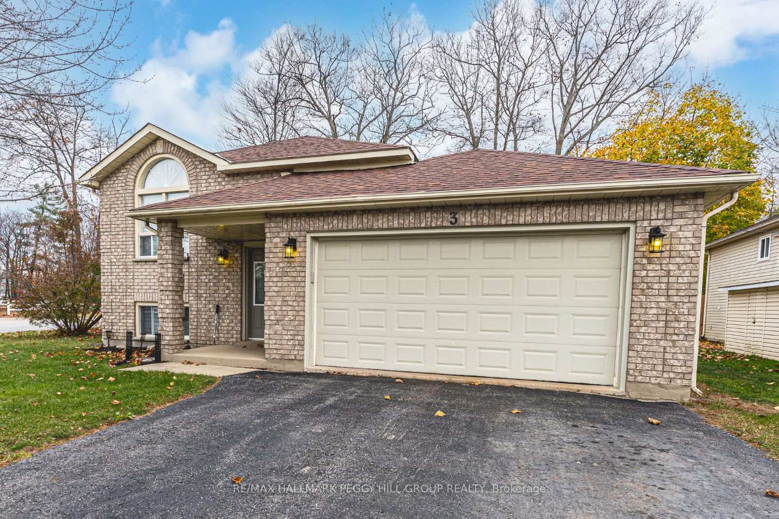Photo 1 of 3 Donald Crescent, Wasaga Beach — HOMEH