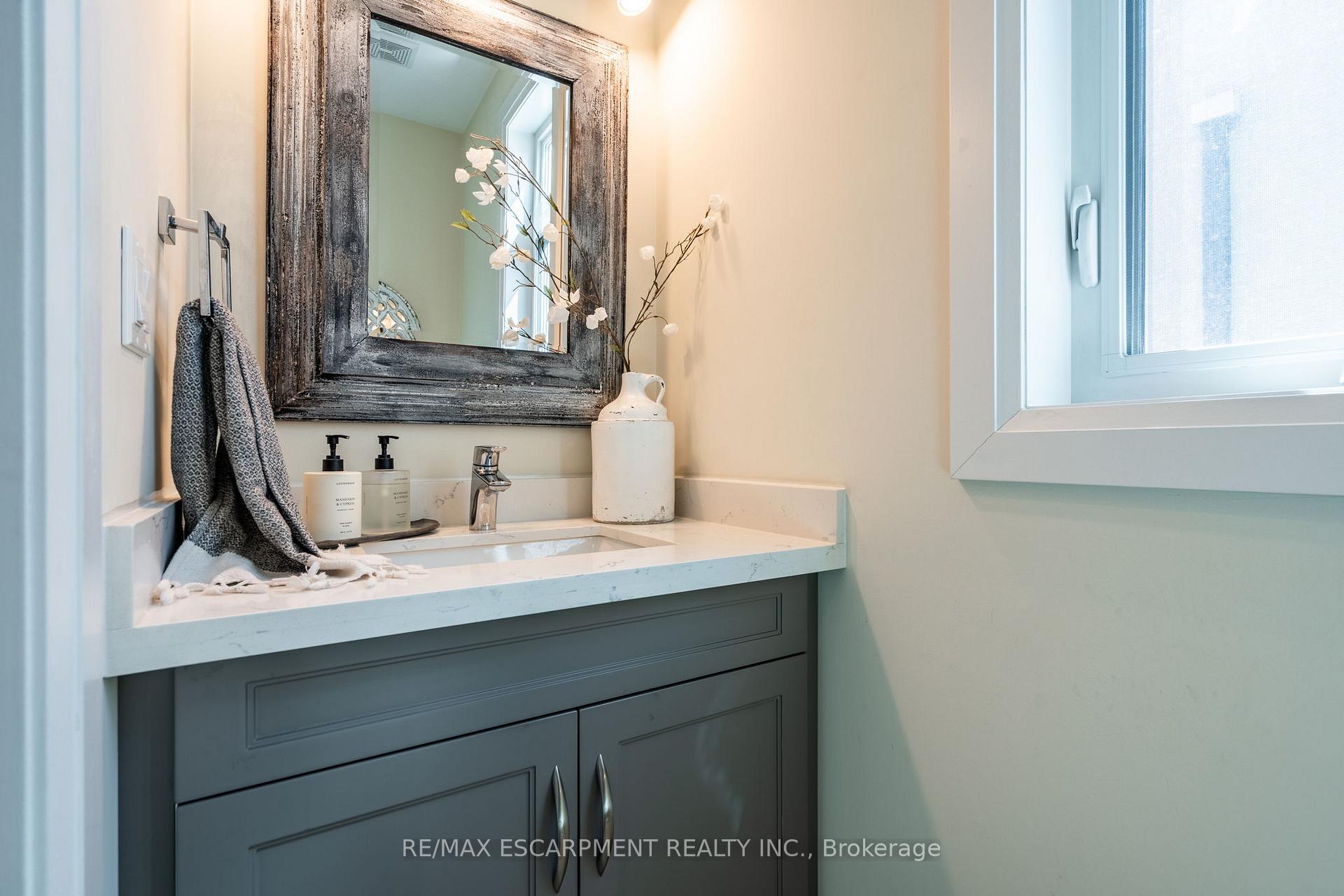 Photo 3 of 962 Beach Boulevard, Hamilton, Hamilton Beach — HOMEH