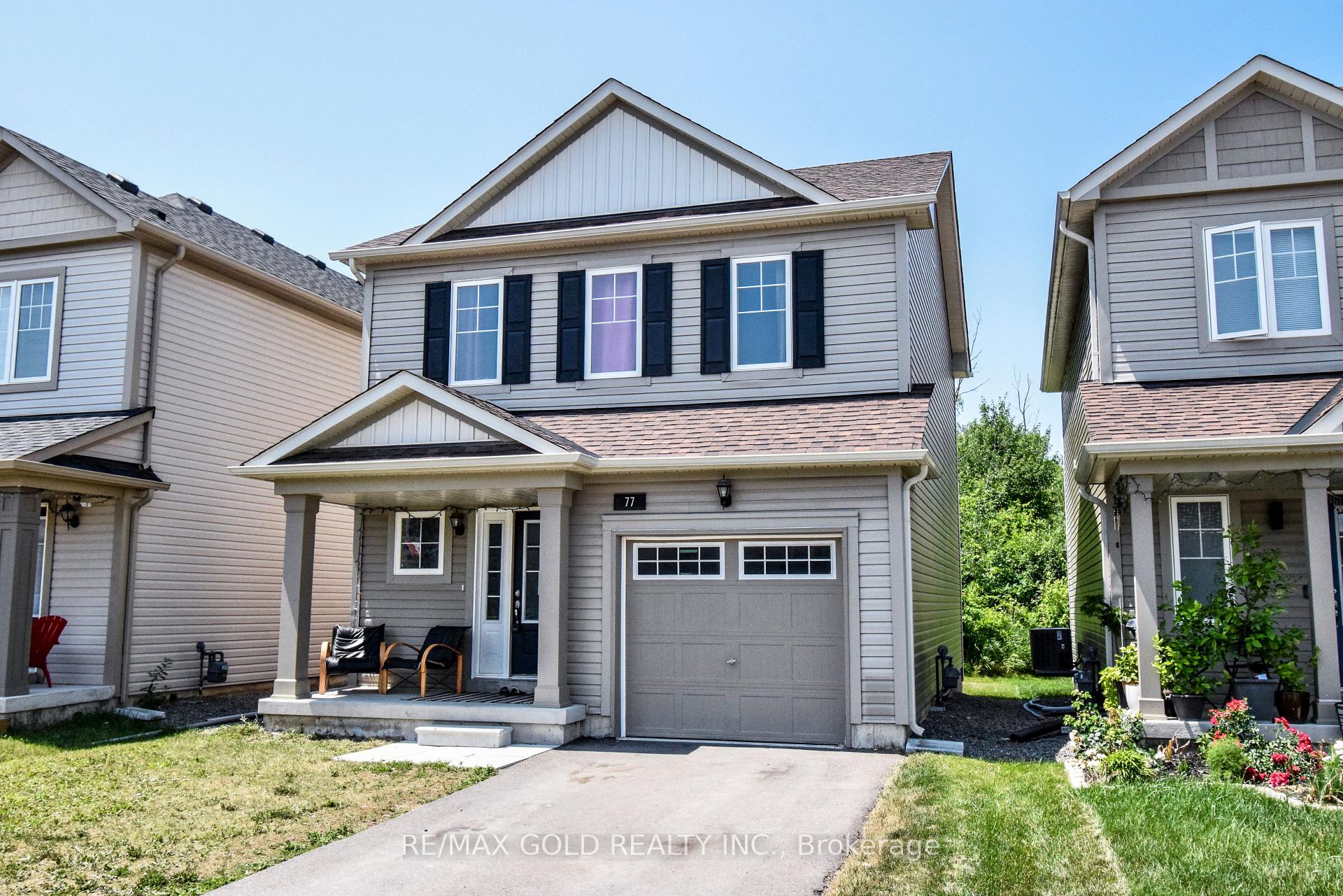 Front of 77 Tumblewood Place W