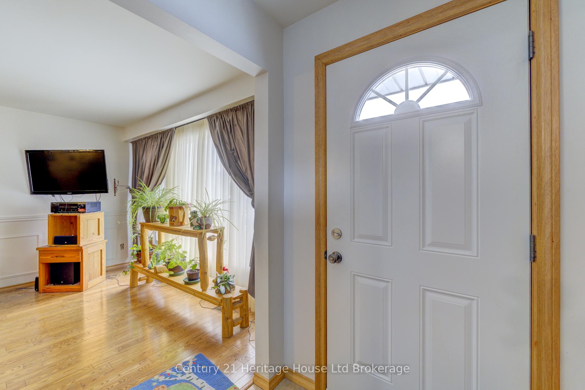 Photo 2 of 72 Magnolia Drive, Brant, Paris — HOMEH
