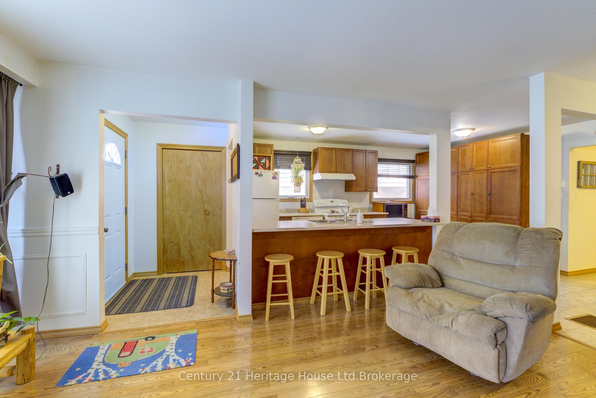 Photo 13 of 72 Magnolia Drive, Brant, Paris — HOMEH