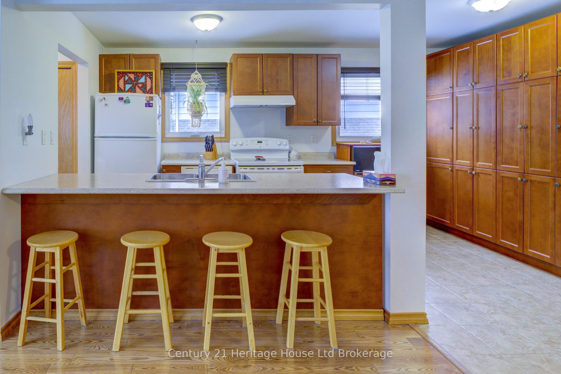 Photo 10 of 72 Magnolia Drive, Brant, Paris — HOMEH